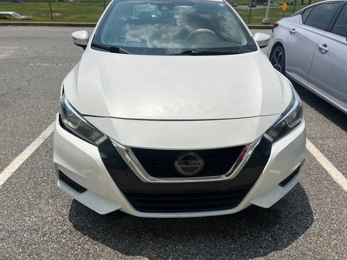 Used 2020 Nissan Versa SV FWD image 2