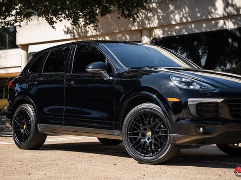 Used 2018 Porsche Cayenne Platinum Edition image 34