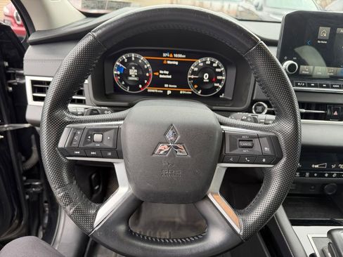 Used 2022 Mitsubishi Outlander SE image 15