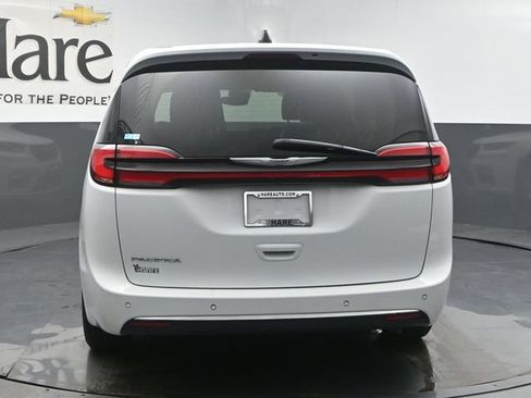 Used 2023 Chrysler Pacifica Touring-L FWD image 34