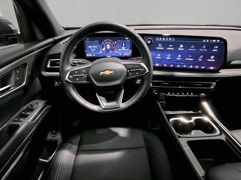 Used 2026 Chevrolet Traverse LT FWD image 7