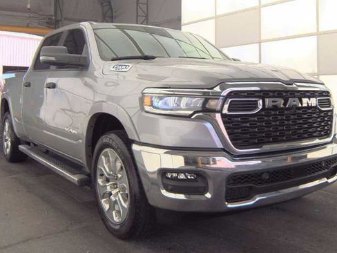 Used 2025 RAM 1500 Big Horn AWD/4WD image 3