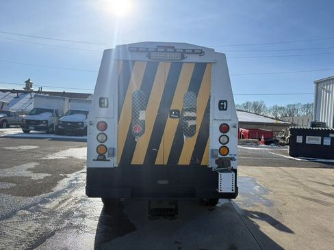 Used 2017 GMC Sierra 3500 4x4 Regular Cab image 4