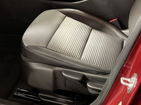 Used 2025 Chevrolet Trax LT w/ LT Convenience Package image 14