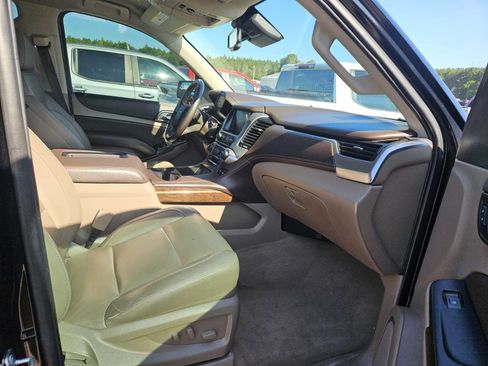 Used 2020 Chevrolet Suburban LT RWD image 10