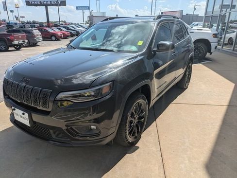 Used 2023 Jeep Cherokee Altitude Lux image 2