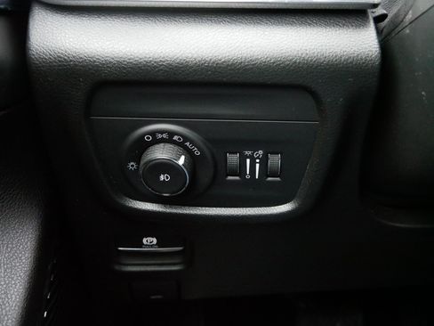 Used 2023 Jeep Grand Cherokee L Overland image 27