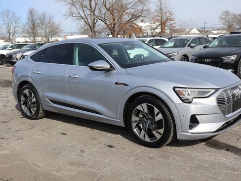 Used 2020 Audi e-tron Premium Plus image 3