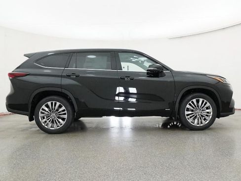 New 2026 Toyota Highlander Platinum AWD/4WD image 27