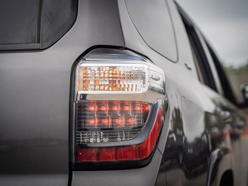 Used 2016 Toyota 4Runner SR5 Premium image 14