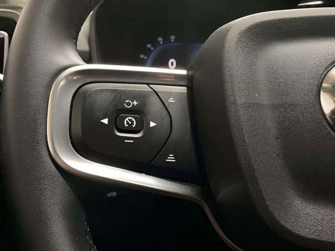 Used 2025 Volvo XC40 B5 Plus image 36