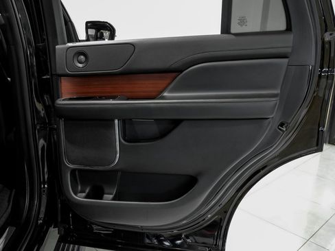 Used 2021 Lincoln Navigator Reserve image 46