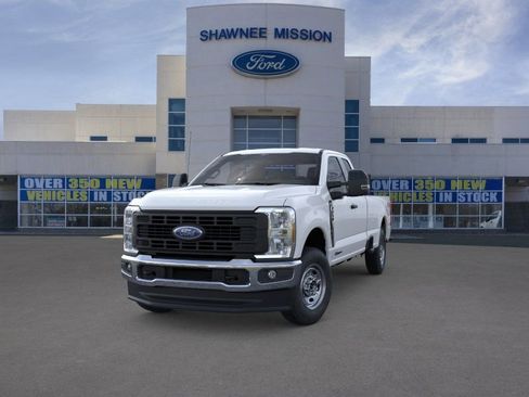 New 2025 Ford F250 XL w/ FX4 Off-Road Package AWD/4WD image 2