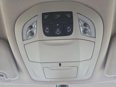 Used 2023 Chrysler Pacifica Touring-L FWD image 16