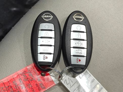 Used 2023 Nissan Altima 2.5 SV w/ SV Premium Package AWD/4WD image 12