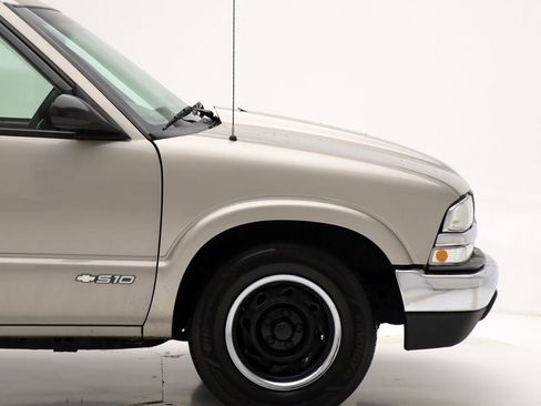 Used 2002 Chevrolet S10 Pickup 2WD Regular Cab w/ Preferred Equipment Group image 3