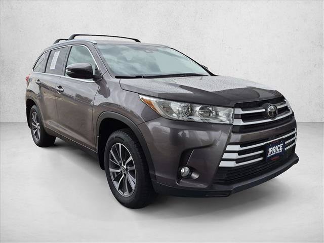 Used 2019 Toyota Highlander XLE AWD/4WD image 3