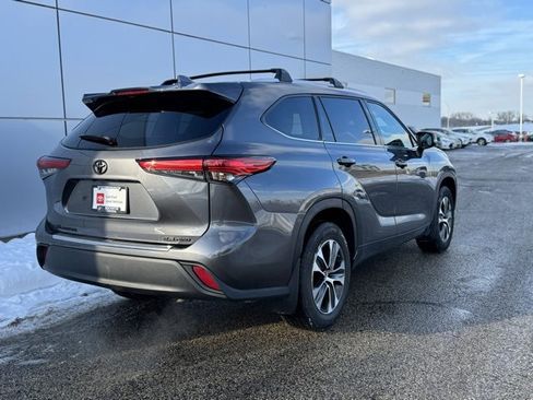 Certified 2022 Toyota Highlander XLE image 41