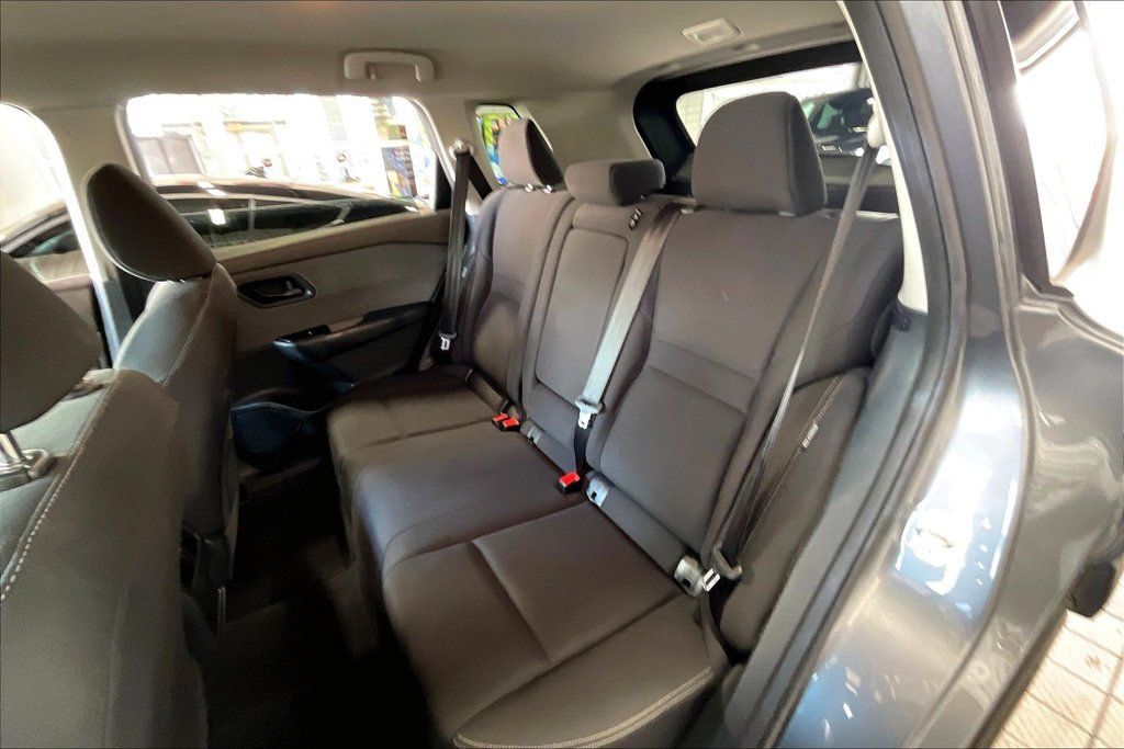 Used 2023 Nissan Rogue S AWD/4WD image 14