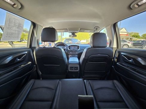 Used 2024 GMC Terrain SLT image 27