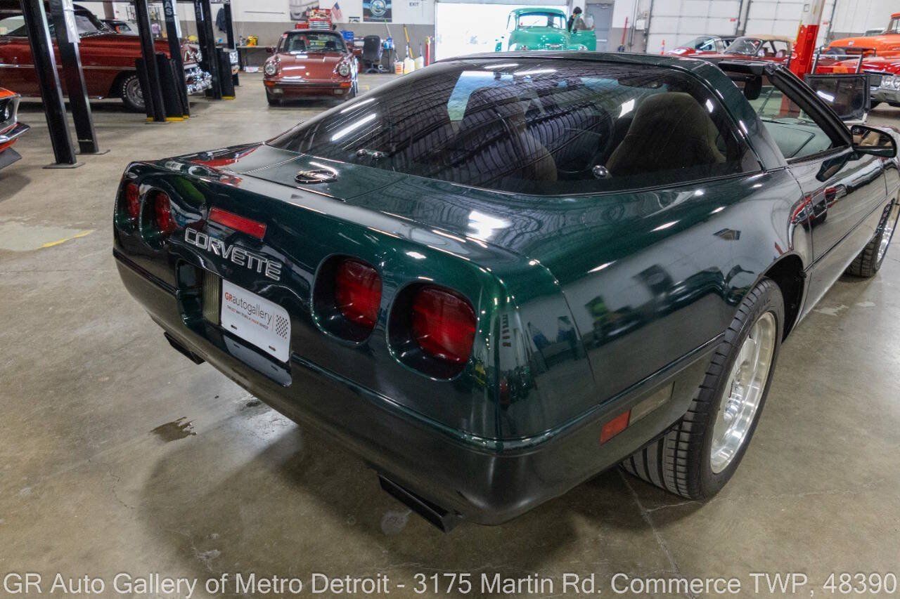 Used 1995 Chevrolet Corvette Coupe RWD image 16