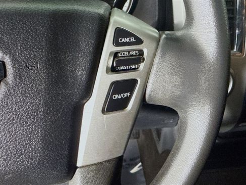 Used 2017 Nissan Titan SV image 15