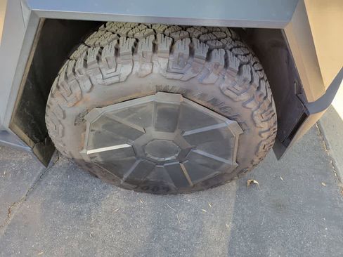 Used 2024 Tesla Cybertruck Cyberbeast AWD/4WD image 9