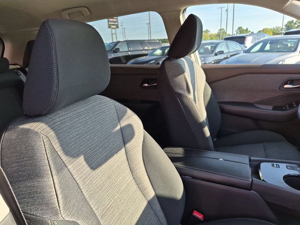 Used 2023 Nissan Rogue SV FWD image 31