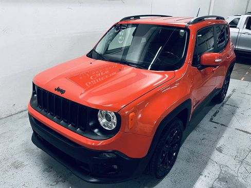 Used 2017 Jeep Renegade Altitude w/ Safety & Security Group FWD image 3