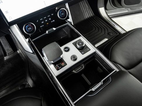 Used 2023 Land Rover Range Rover SE image 17