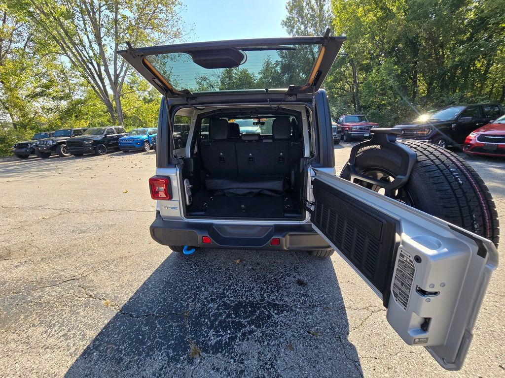 Used 2023 Jeep Wrangler Unlimited Sahara w/ Cold Weather Group AWD/4WD image 28