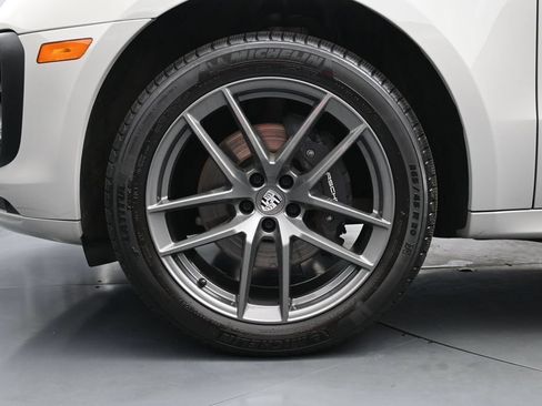 Certified 2025 Porsche Macan Turbo AWD/4WD image 5