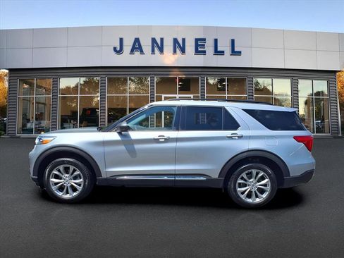 Used 2023 Ford Explorer XLT w/ Equipment Group 202A image 3