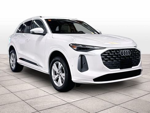 Certified 2025 Audi Q5 Premium AWD/4WD image 2