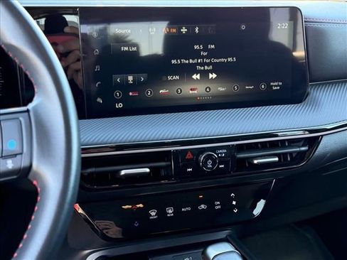 Used 2025 Nissan Kicks SR image 19