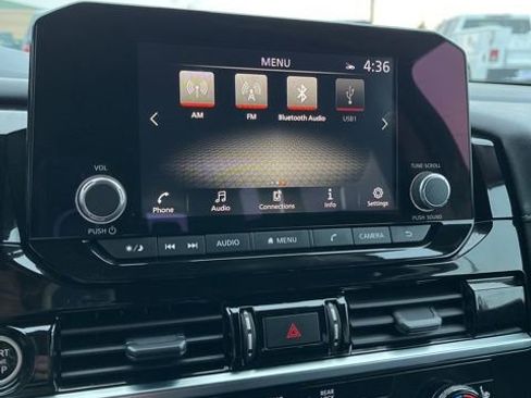 Used 2024 Nissan Pathfinder SV image 43