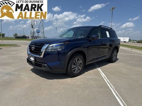 Used 2025 Nissan Pathfinder SV AWD/4WD image 2