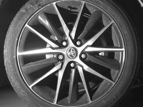 Used 2023 Toyota Camry SE image 9