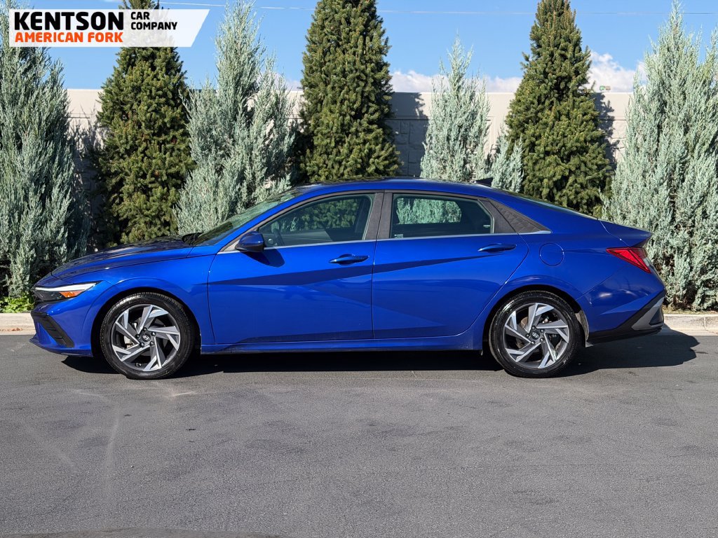 Used 2025 Hyundai Elantra SEL FWD image 4