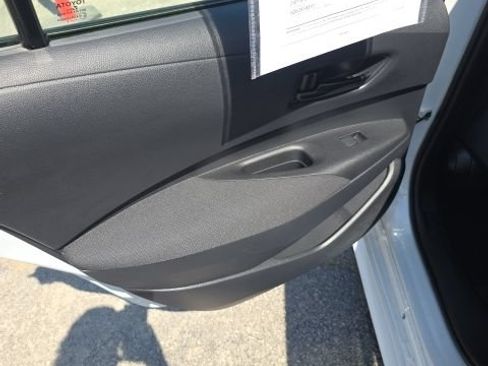 Used 2025 Toyota Corolla LE FWD image 19