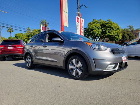 Used 2018 Kia Niro LX image 3