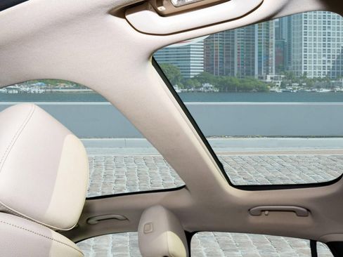 Used 2021 Mercedes-Benz GLA 250 w/ Premium Package image 21