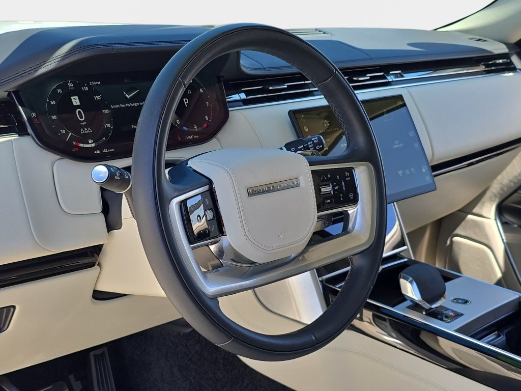 Certified 2024 Land Rover Range Rover SE AWD/4WD image 17