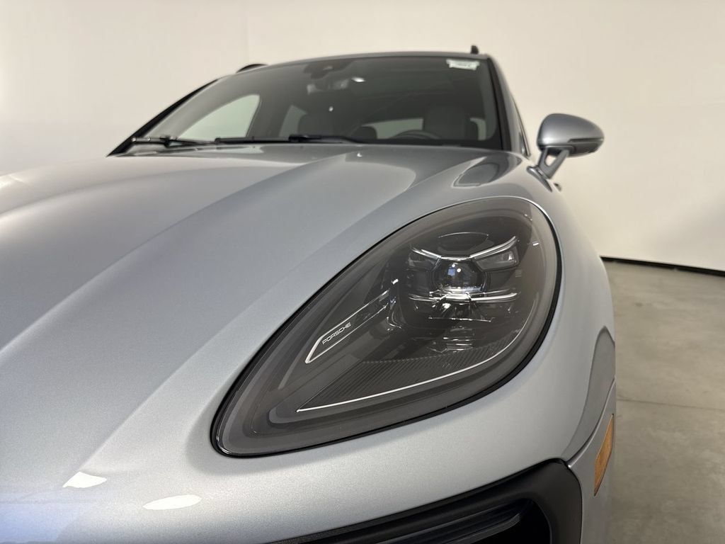Certified 2026 Porsche Macan AWD/4WD image 11