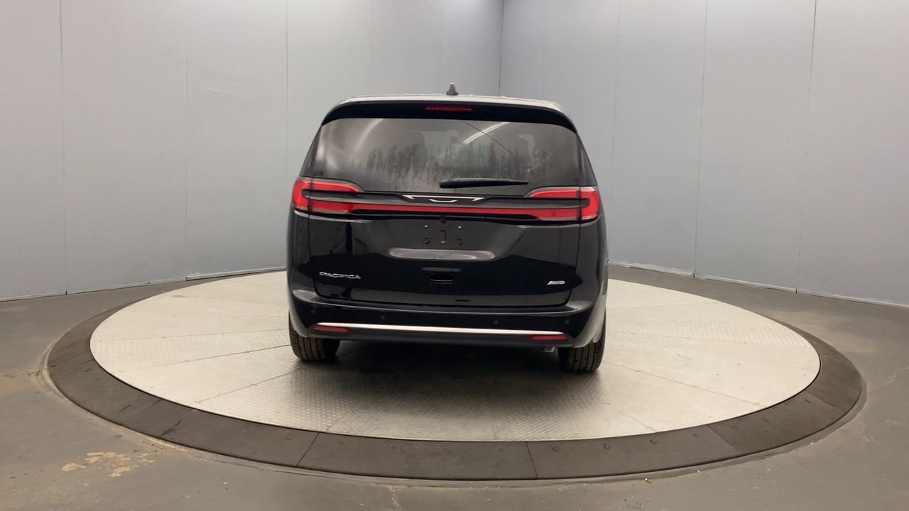 New 2027 Chrysler Pacifica Select w/ Family Tech Group AWD/4WD image 4