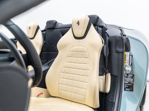 Used 2025 Ferrari Roma Spider image 31
