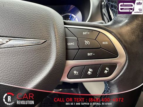Used 2021 Chrysler Pacifica Touring-L image 23