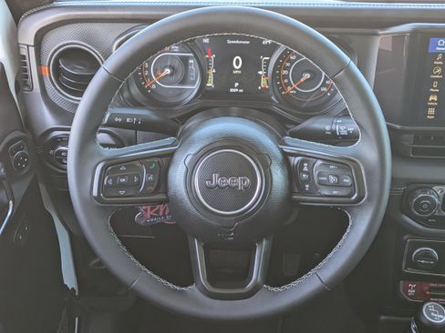 Used 2025 Jeep Gladiator Mojave image 20