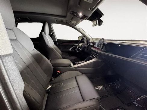 Certified 2025 Audi Q5 Premium Plus w/ Premium Plus AWD/4WD image 10