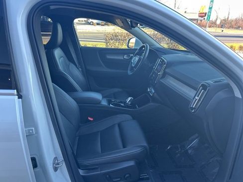 Certified 2025 Volvo XC40 B5 Plus image 15